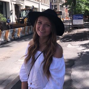 Meet your Posher, Molly